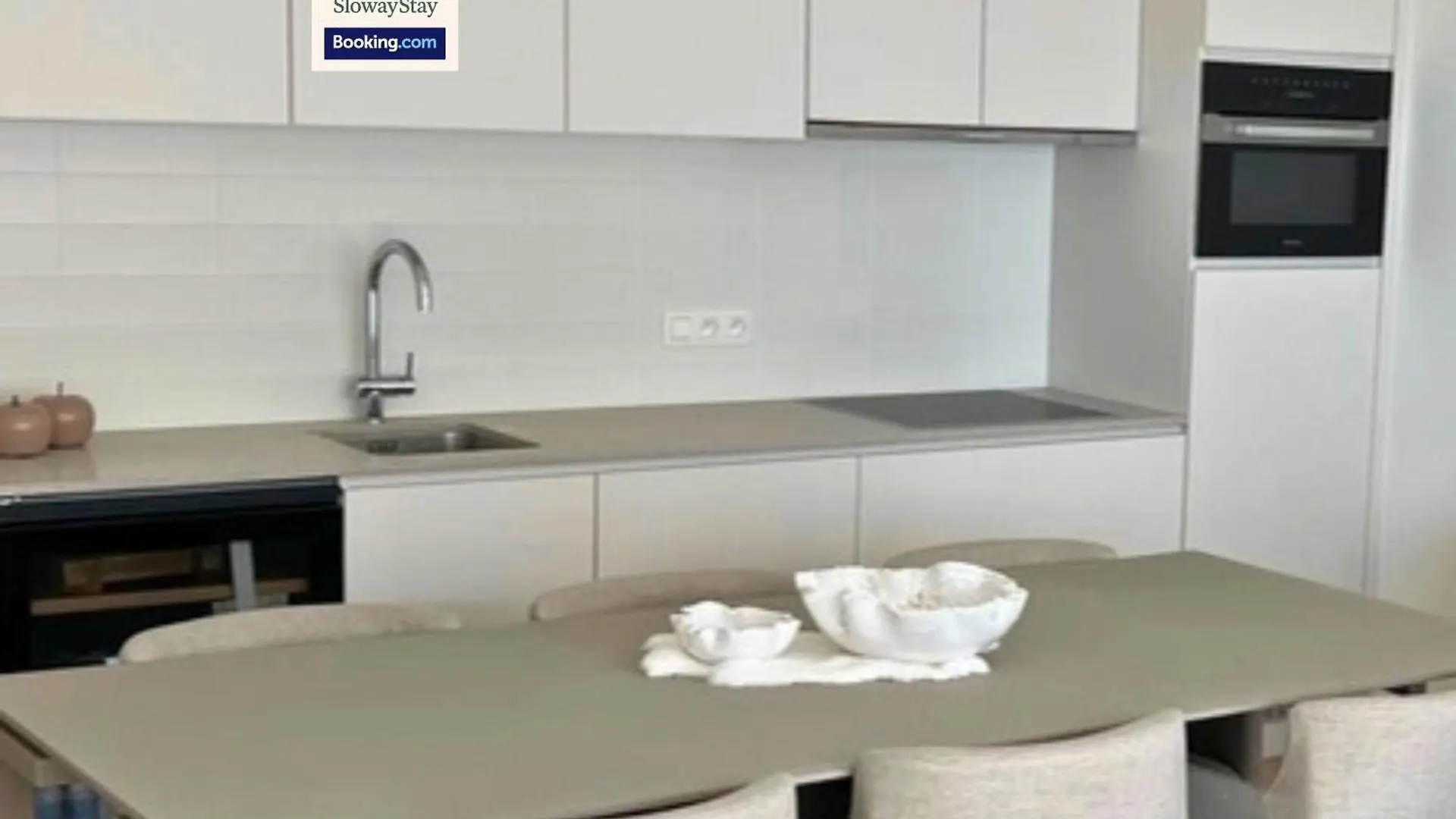 Elegant One Bedroom Apartment With Sea Views & Pool By Slowaystay Serviced Accommodation & Short Lets Oostende 0*,  België
